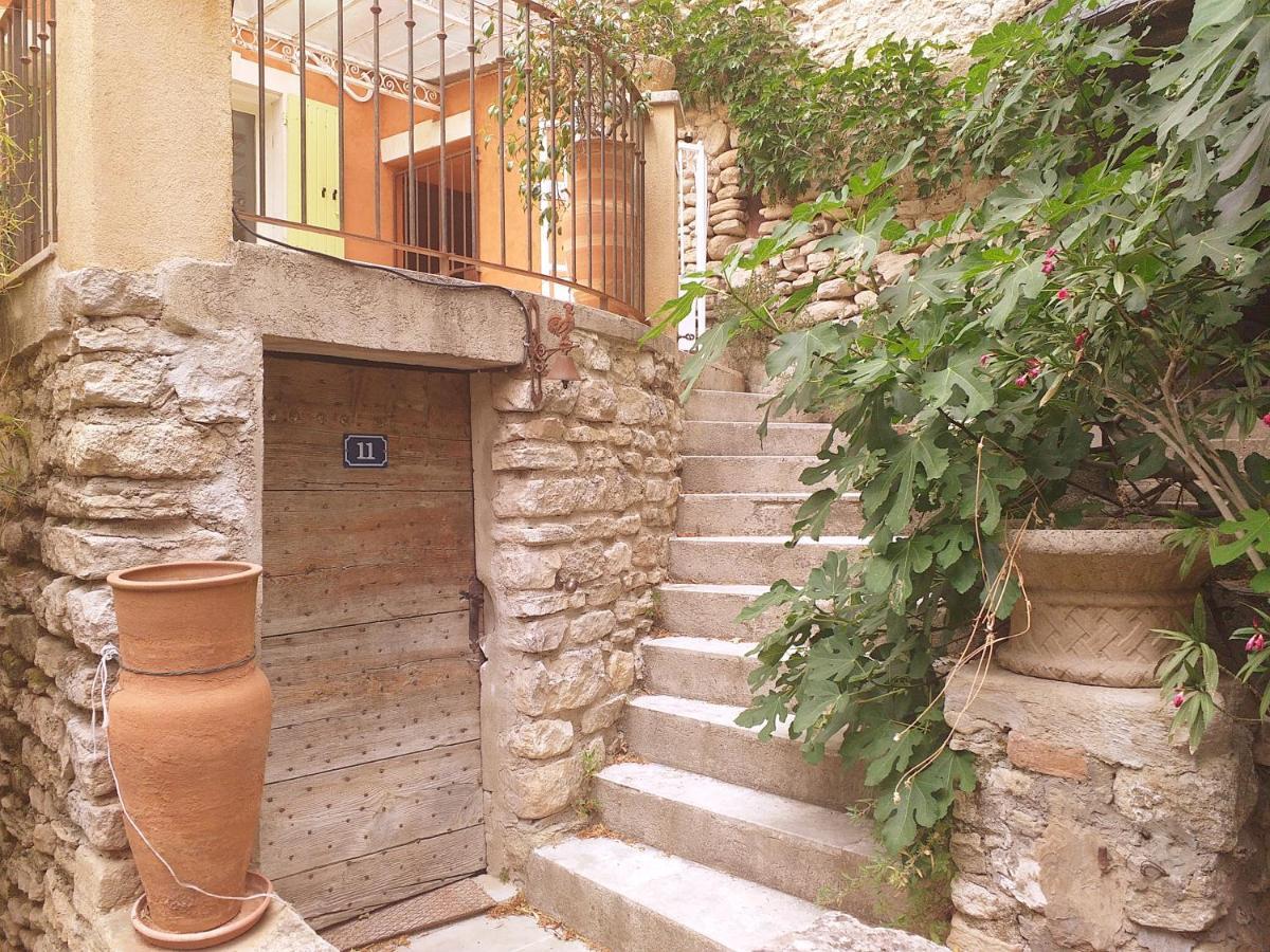 Maison Au Coeur De Fontaine De Vaucluse, Nichee Sur Le Rocher Et Surplombant La Sorgue Exterior photo